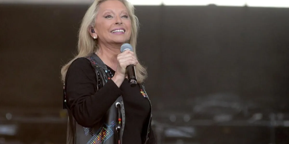veronique sanson performing during festival francofolies de la rochelle 2015, la rochelle, france on july 13, 2015 photo by vincent gramain abacapresscom , 616883 002 la rochelle france
