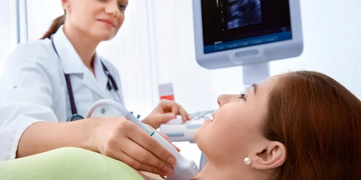 femme, obtenir, échographie, thyroïde, docteur