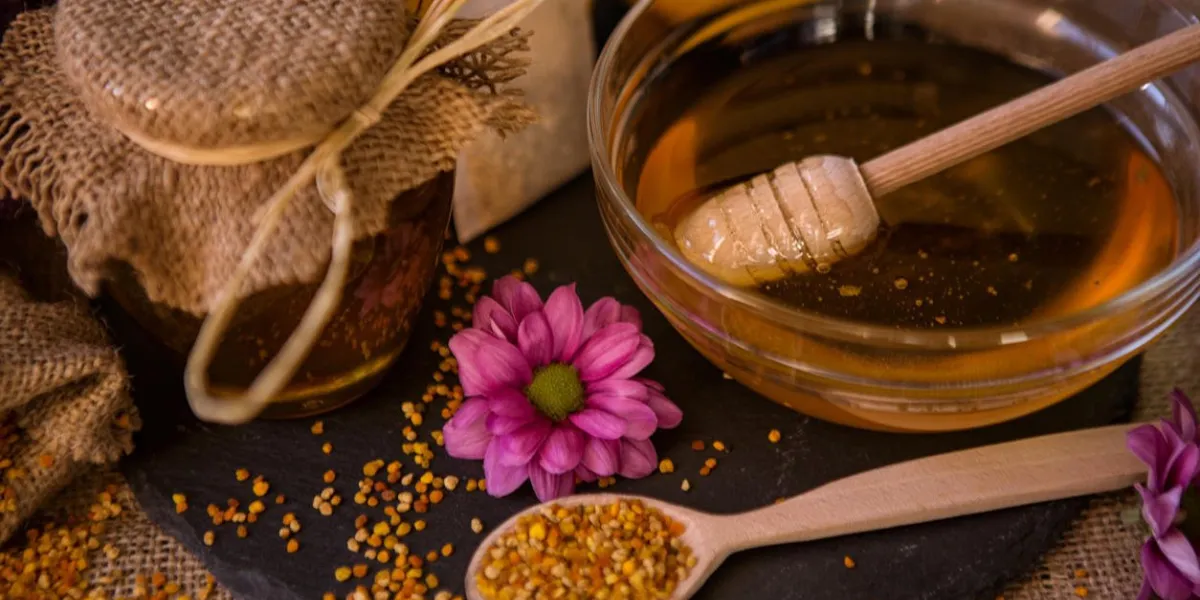 miel naturel doux et granule de pollen pour l'immunité