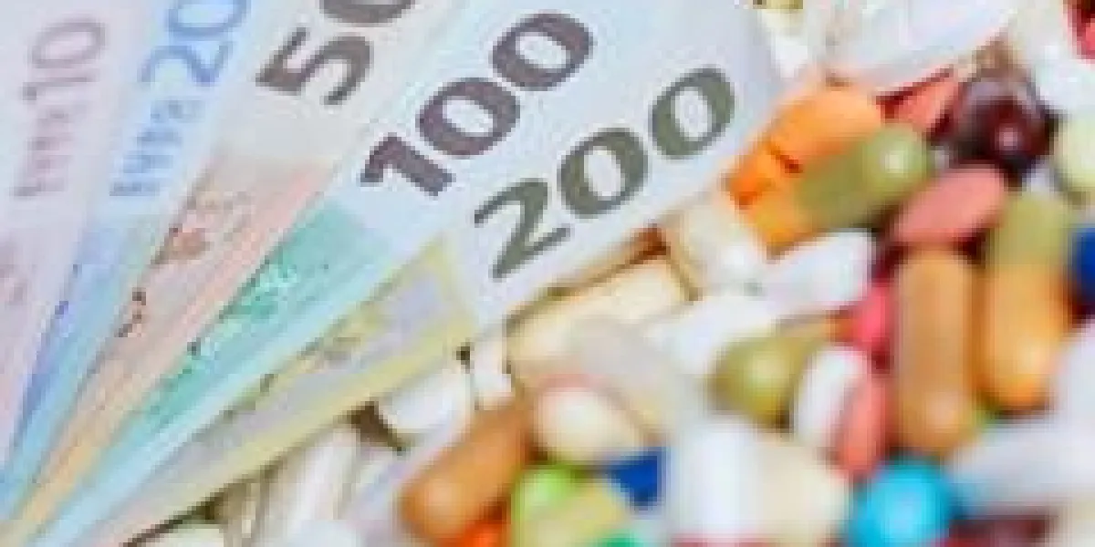 divers billets en euros sont sur les pilules et les médicaments
