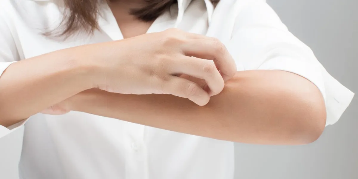 démangeaisons chez une femme