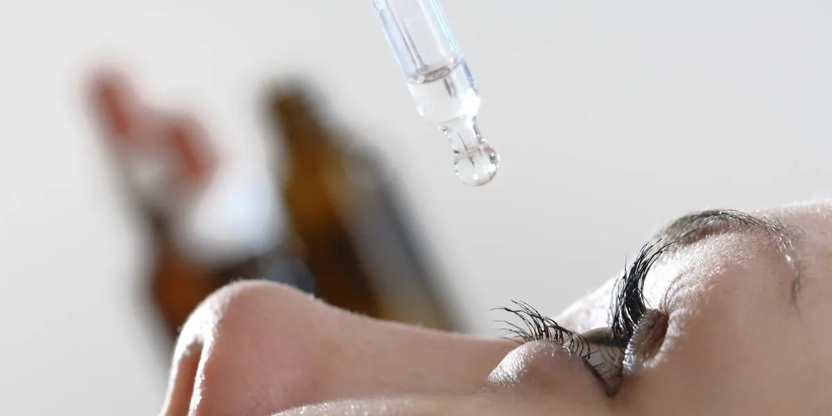 augentropfen arznei mit pipette