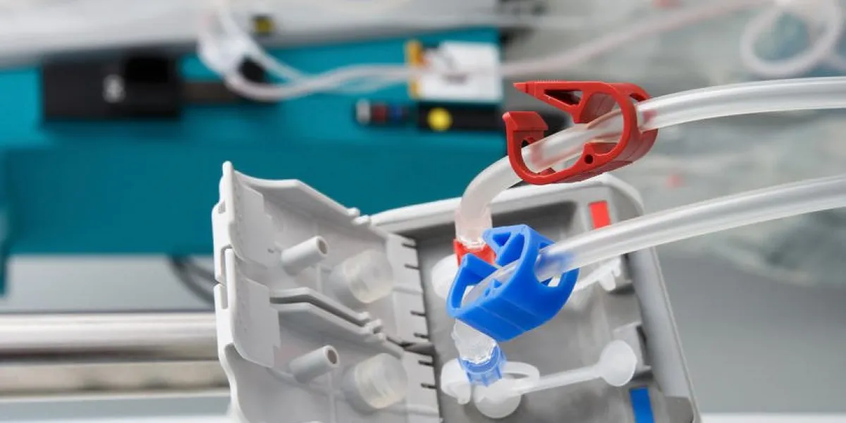 tubes de lignée hémodialyse reliés à la machine d'hémodialyse soins de santé, purification du sang, insuffisance rénale, la transplantation, le concept de matériel médical