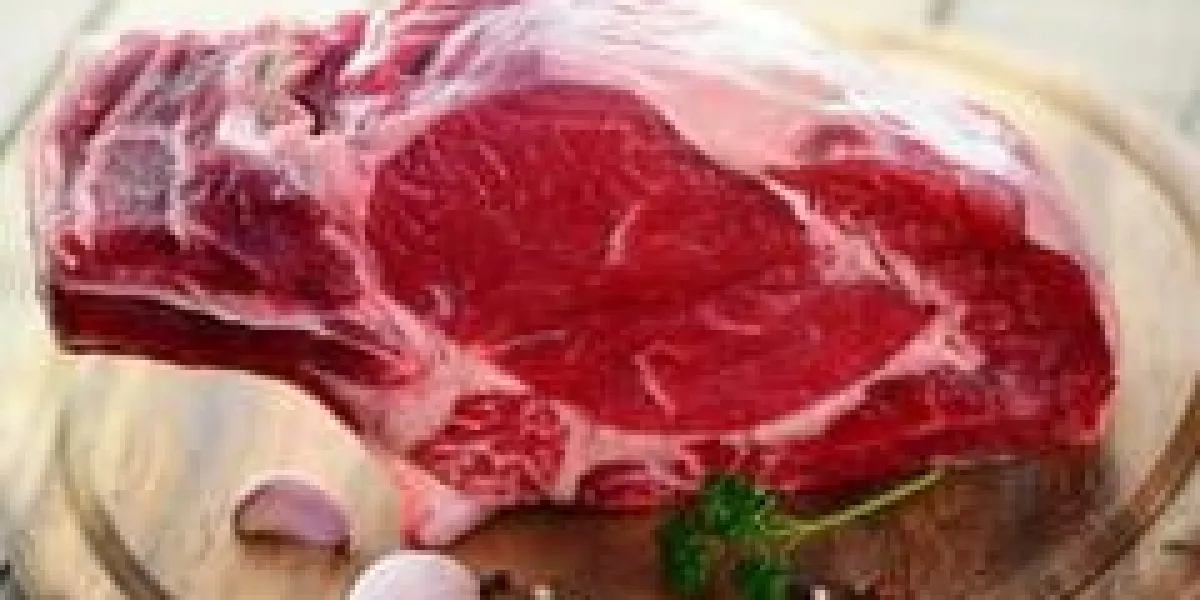 viande sur la planche de bois