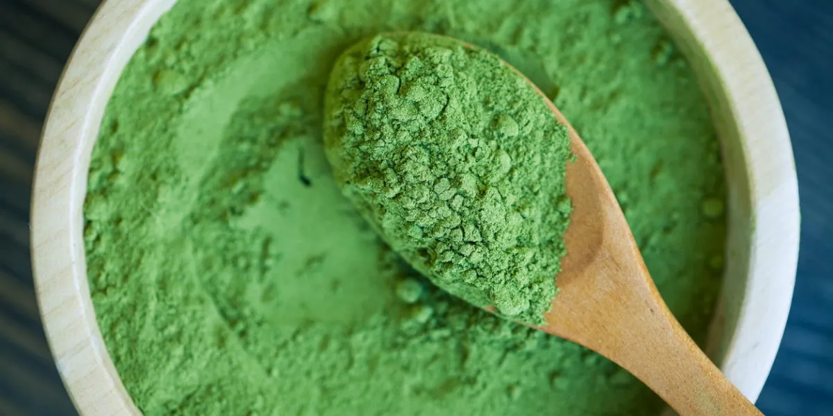 super food moringa green powder (moringaceae)