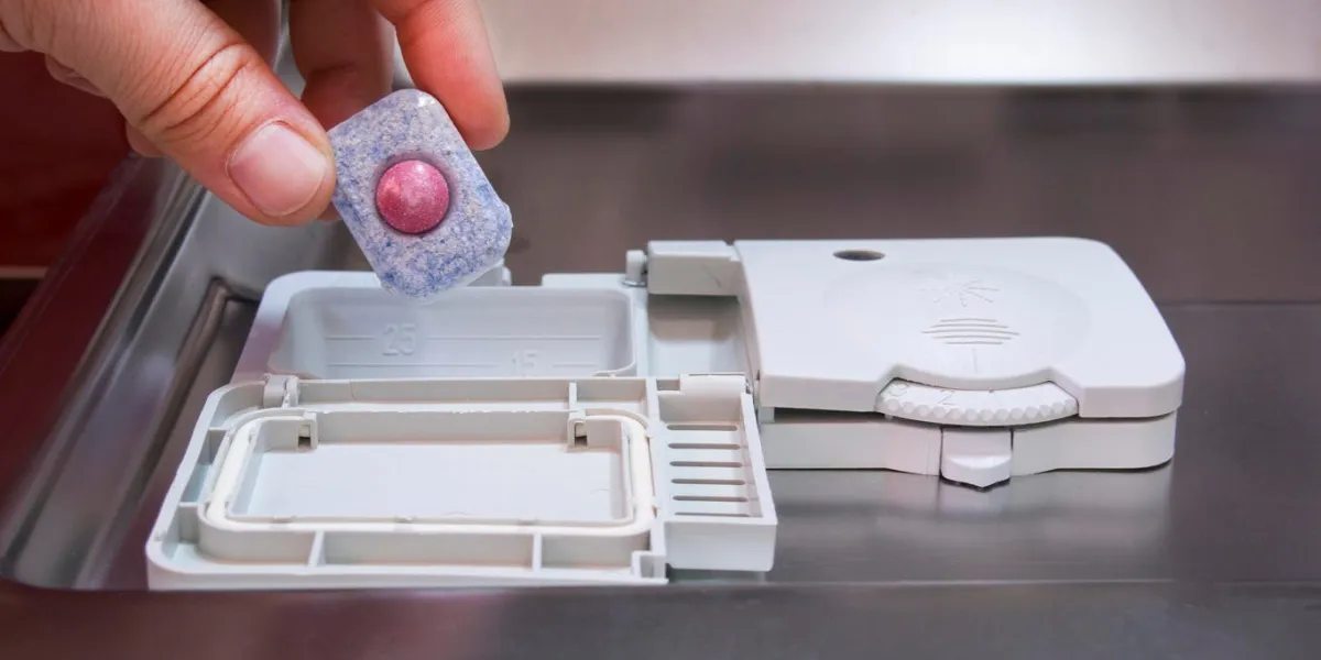 put tablet detergent in the dishwasher