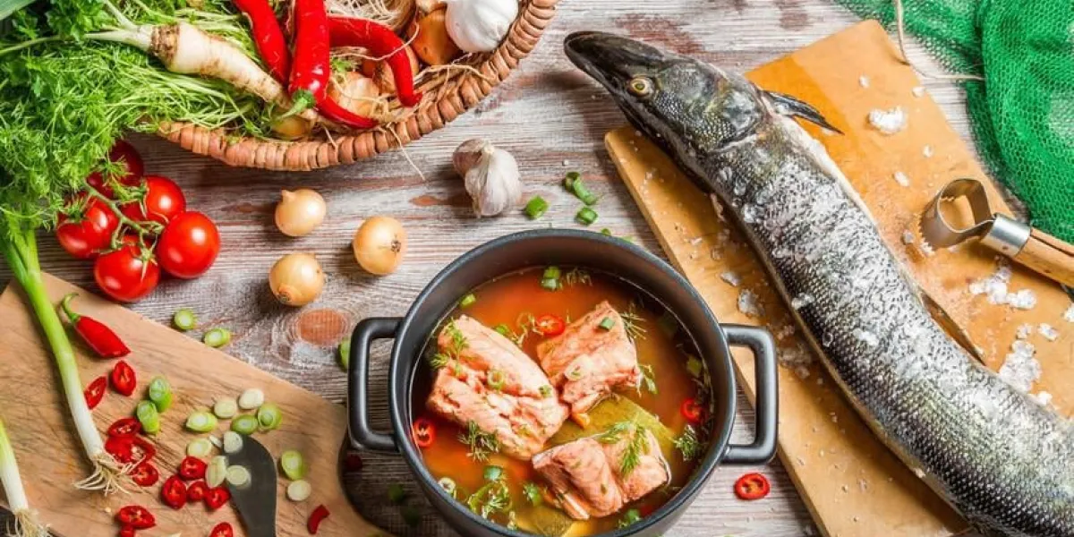 brochet et légumes frais pour la soupe de poisson