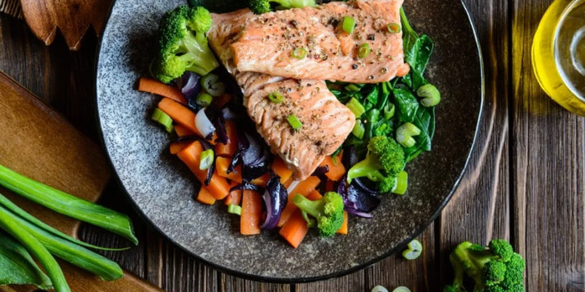 fried salmon steaks with steamed carrot, broccoli, onion and spinach