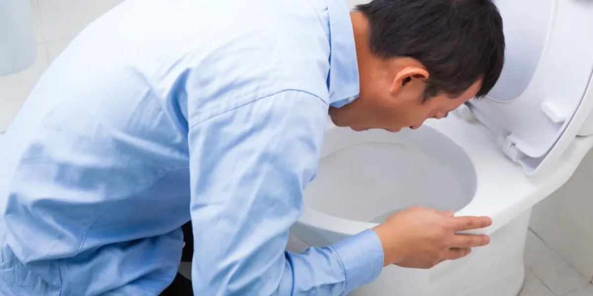 jeune homme ivre ou malade vomissements