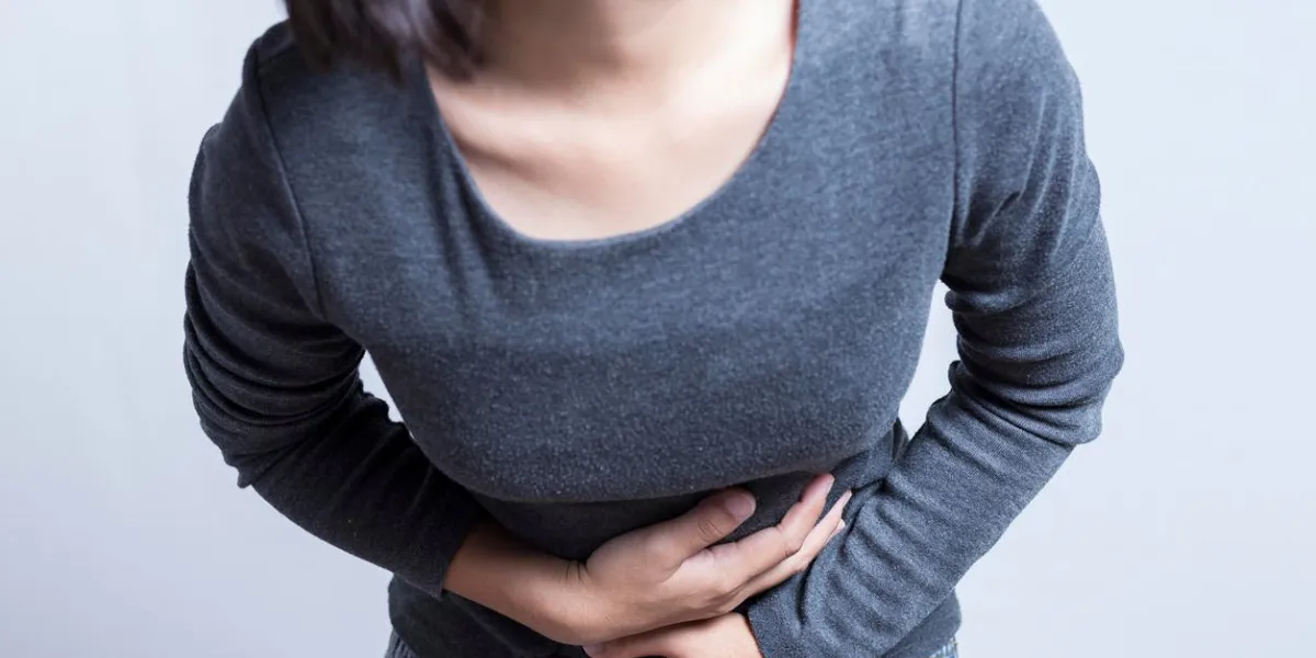 femme mal au ventre