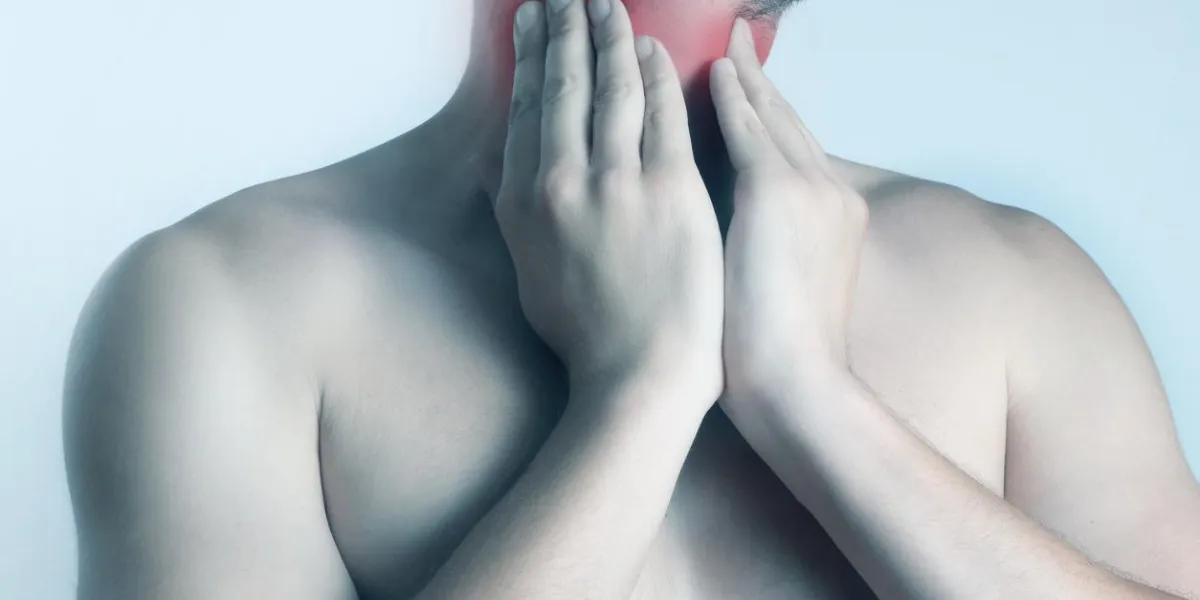 douleur aiguë dans la gorge chez les jeunes hommes