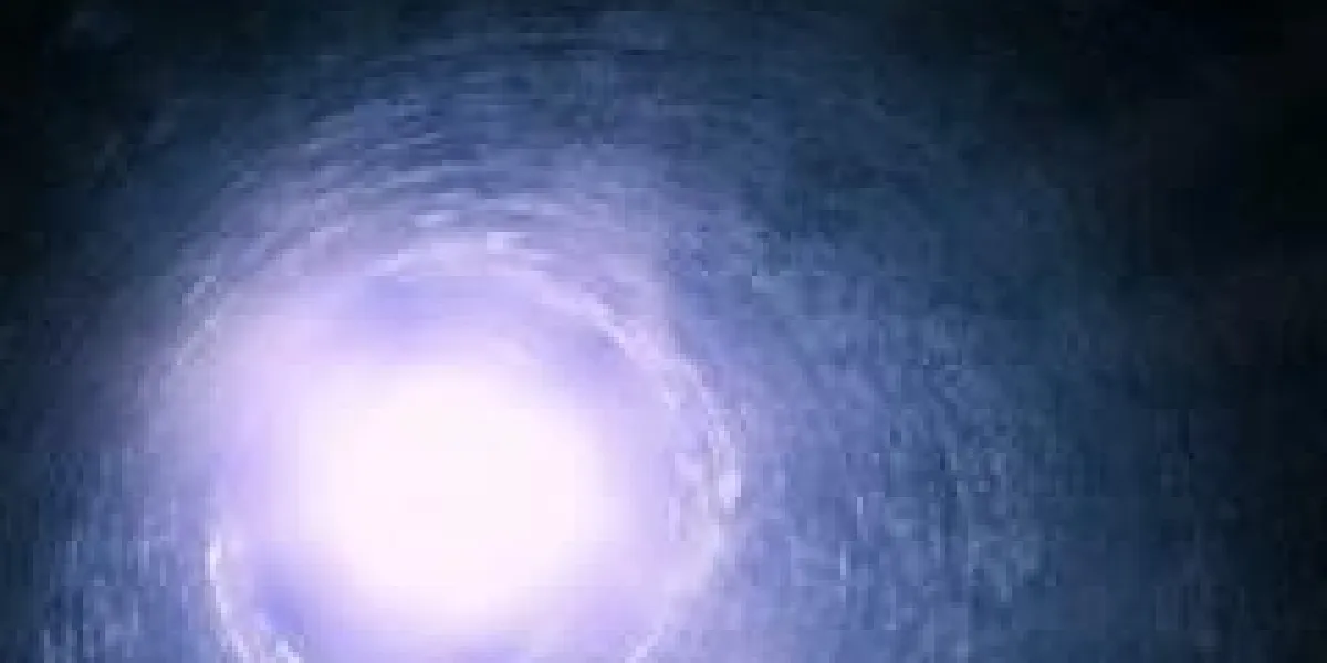 un tunnel sombre menant à la lumière