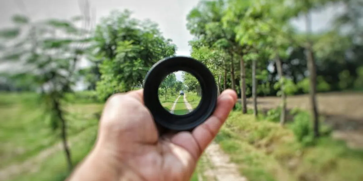 voir le monde à travers une lentille