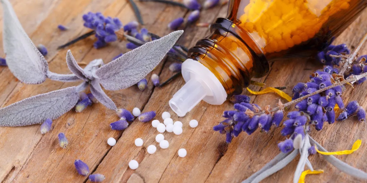 médecine alternative - globules et plantes médicinales