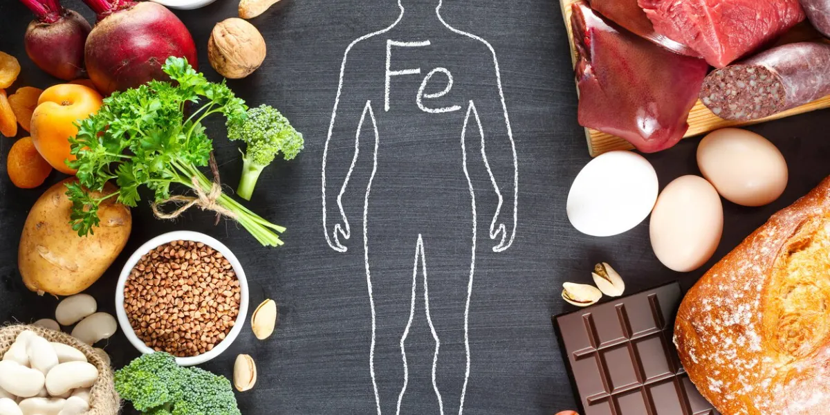 collection iron ( fe ) rich foods as liver, beef, blood sausage, eggs, rye bread, dark chocolate, parsley leaves, dried apricots, bean, blue poppy seed, broccoli, beetroot, potatoes, nuts and pistachios heme iron and non-heme iron in food