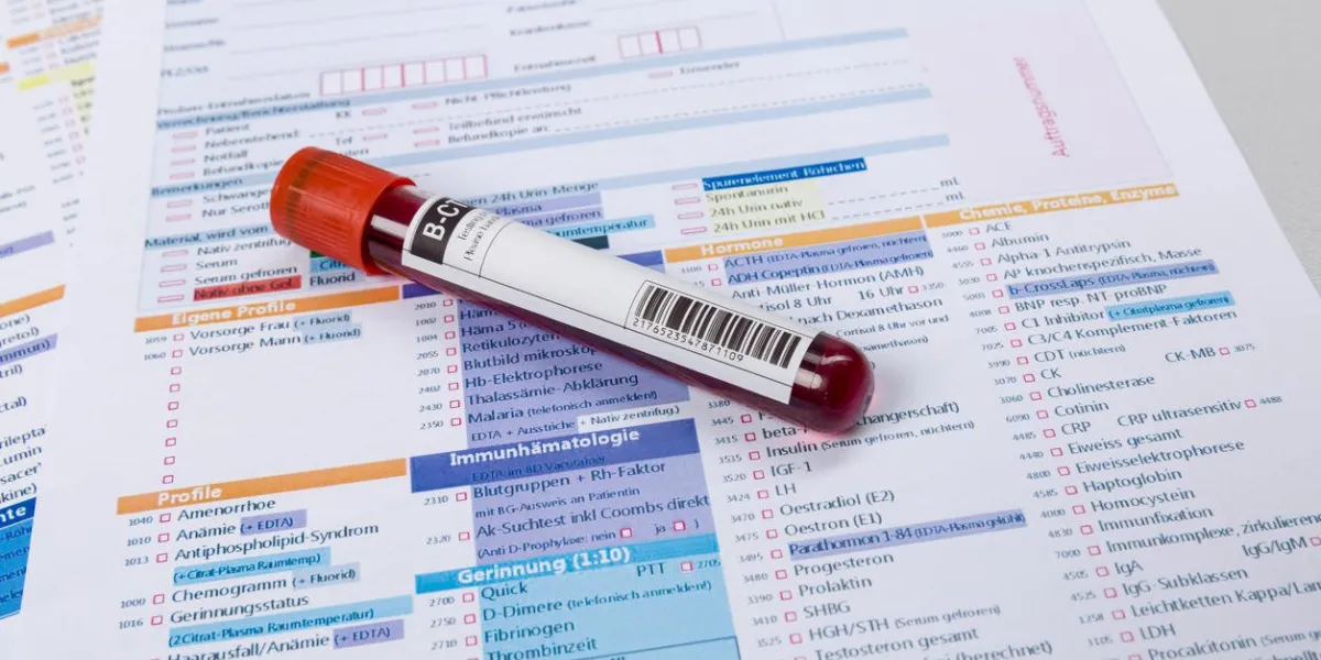 sonde de sang et demande de formule pour l'analyse