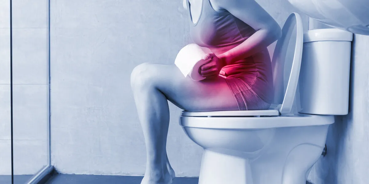woman feel pain with constipation in wc