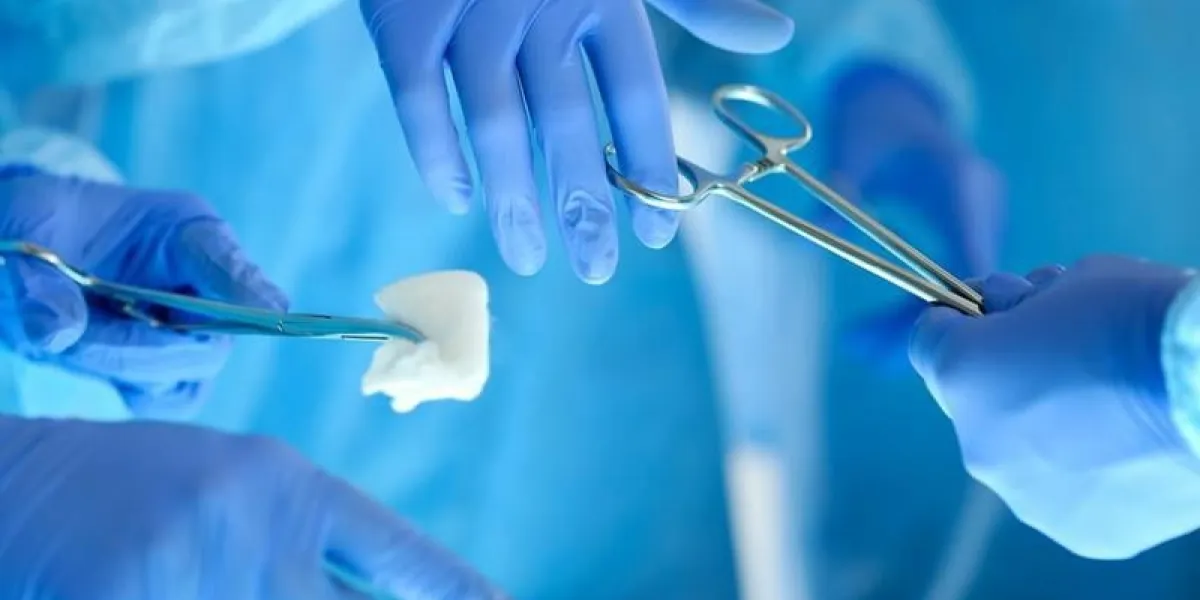 chirurgien, mains, tenue, et, passer, instrument chirurgical, à, autre, docteur, opération, patient, réanimation, médecine, équipe, tenue, acier, médical, outils, sauver, patient, opération, et, urgence, concept