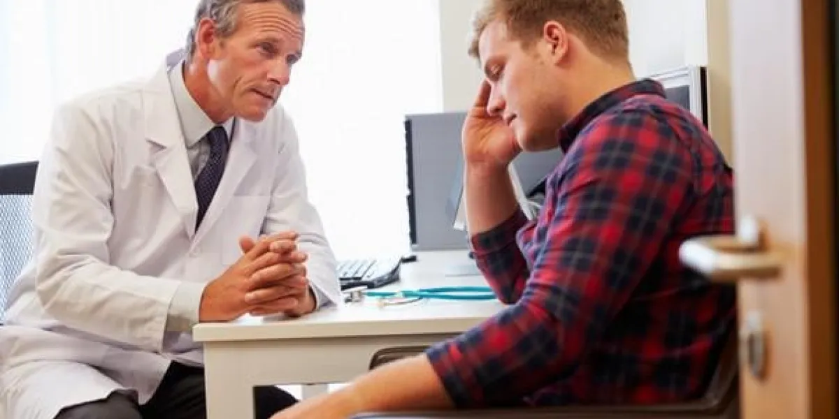 médecin traitant un patient souffrant de dépression