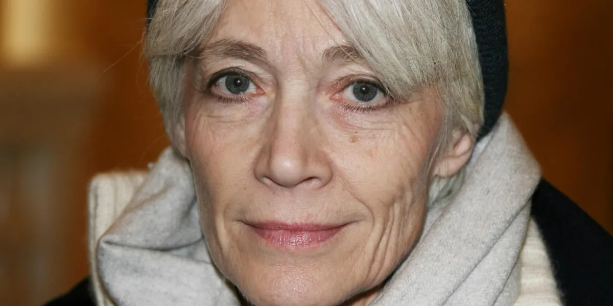 françoise hardy assiste à une conférence de presse sur un projet de loi création et internet qui se tient au théâtre odeon à paris le 30 mars 2009 photo denis guignebourg abacapresscom, 182750 005 paris f france