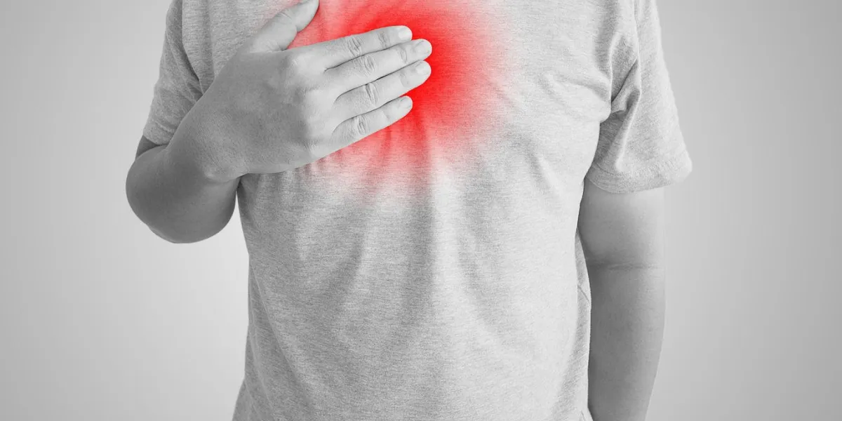 homme avec reflux acide symptomatique