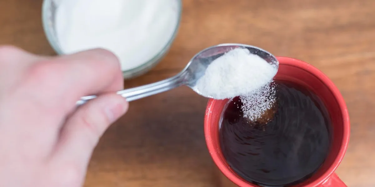 sucre ajouté au café ou au thé