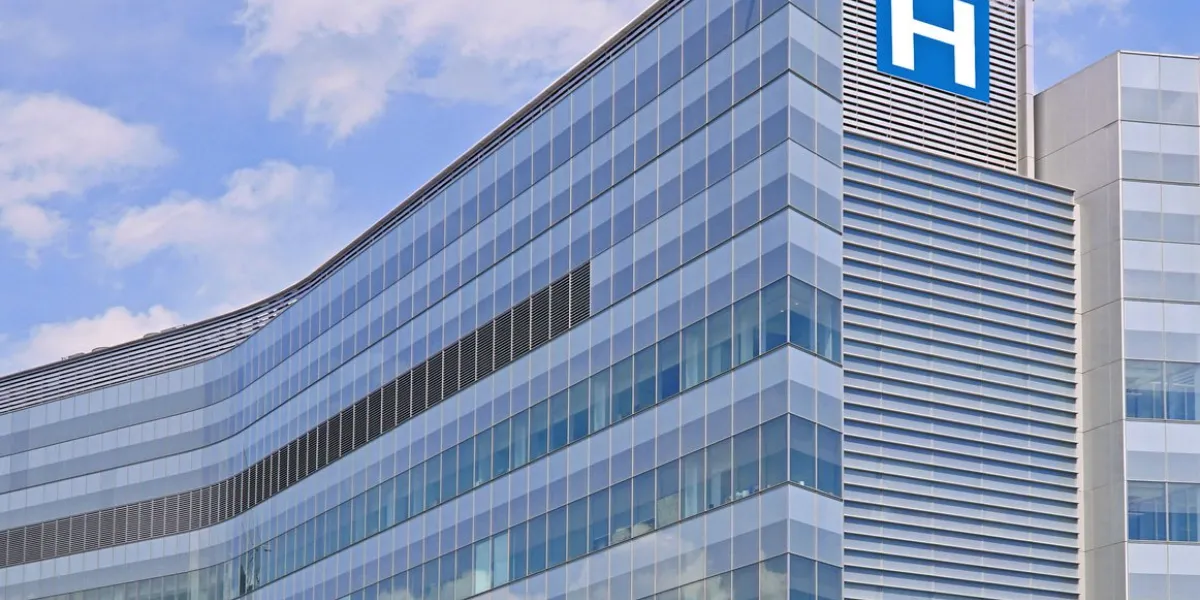 building with large h sign for hospital