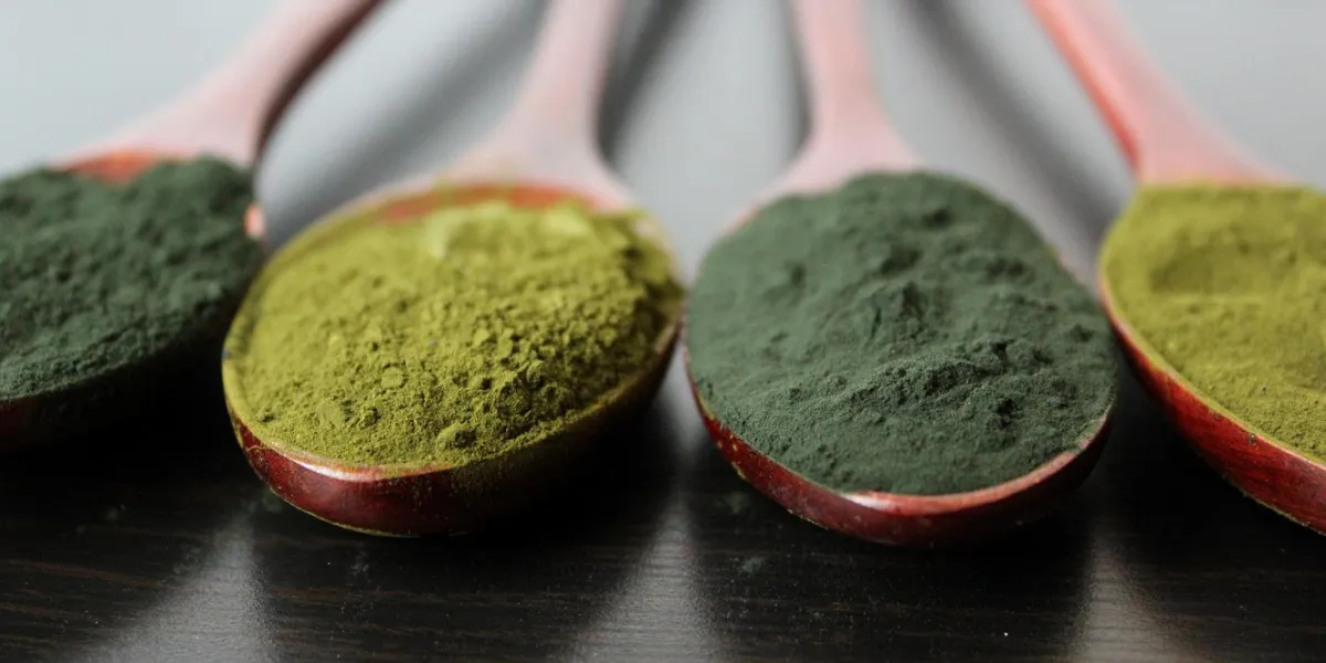 spirulina and chorella supplement powder