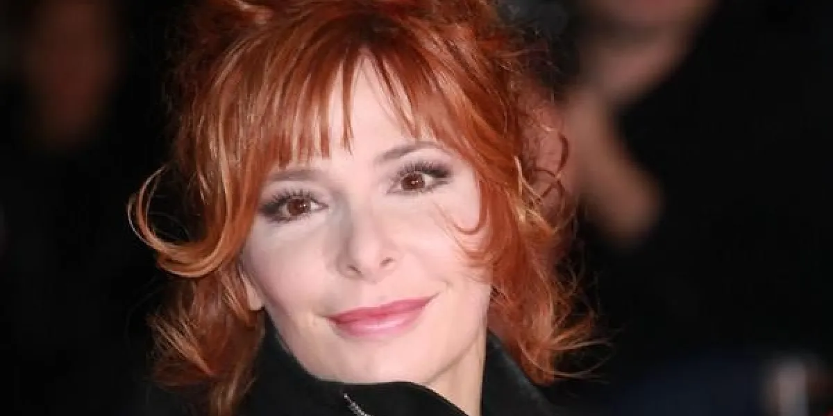 mylene farmer arrivant à la 13ème cérémonie de remise des prix de musique nrj au palais des festivals à cannes, france le 28 janvier 2012 photo par gorassini-guignebourg abacapresscom