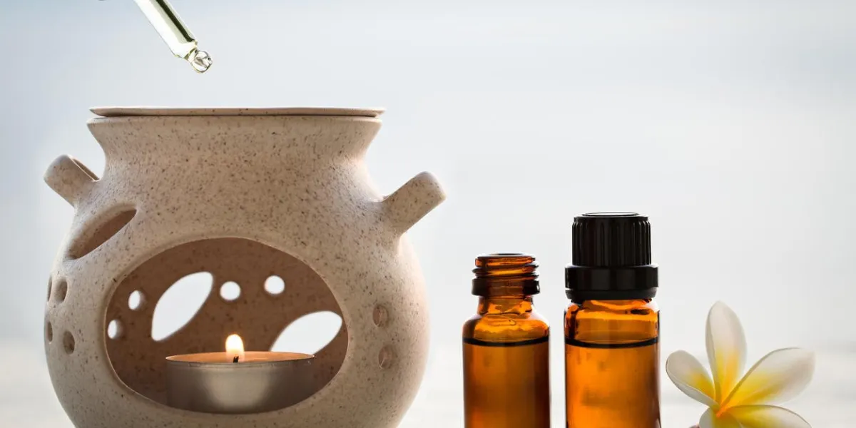 lampe aromatique et huiles essentielles d'aromathérapie