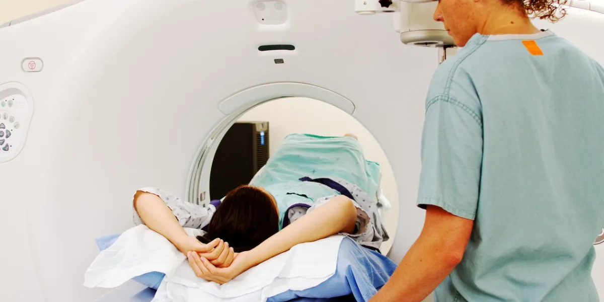 patient ayant un examen échographique à l'hôpital