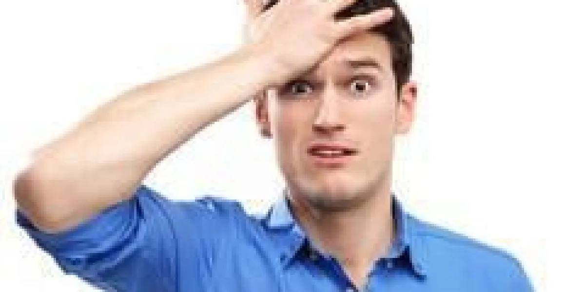 homme se tape sur la tête