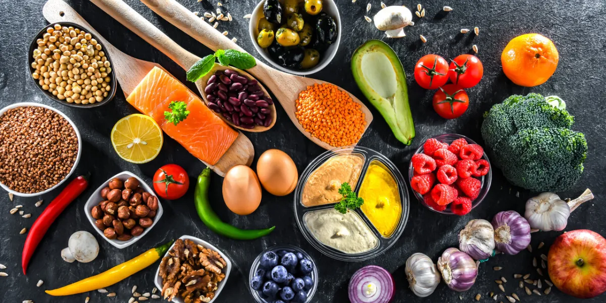 ingredients of healthy diet that maintains or improves overall health status