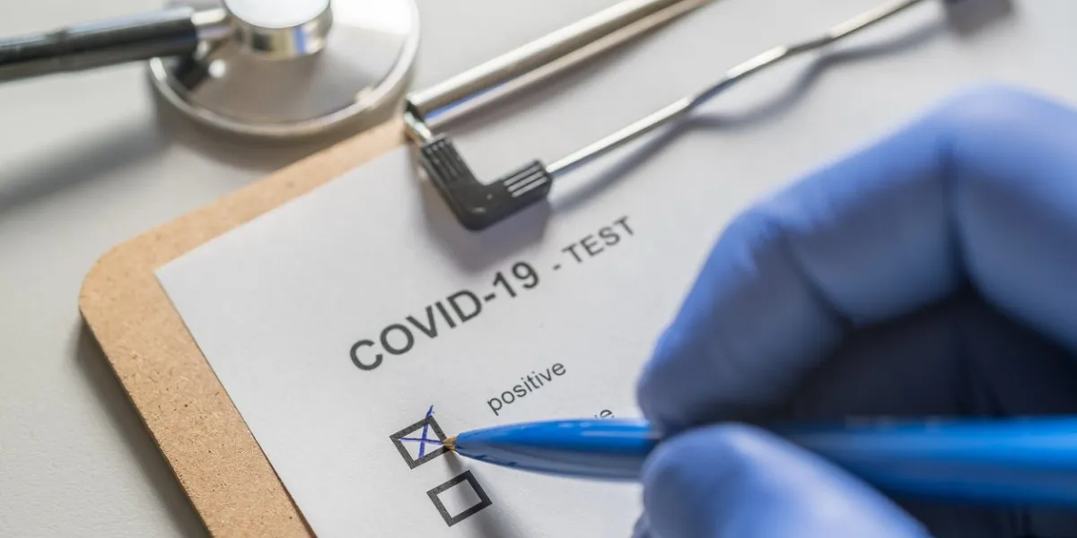 spread of the coronavirus is documented by a doctor after a positive test