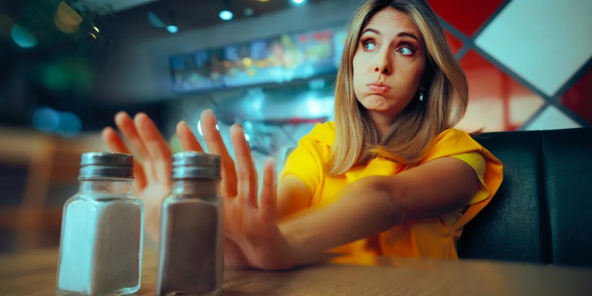 fast food customer declines using spices with her food