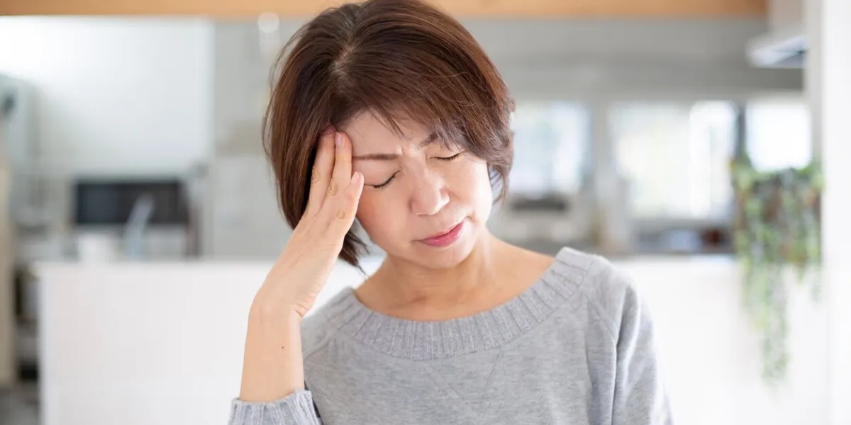japanese housewife suffering from migraine