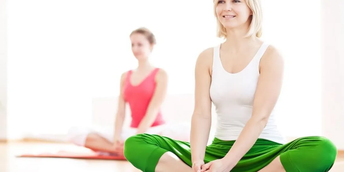 deux yogas femme à l'intérieur