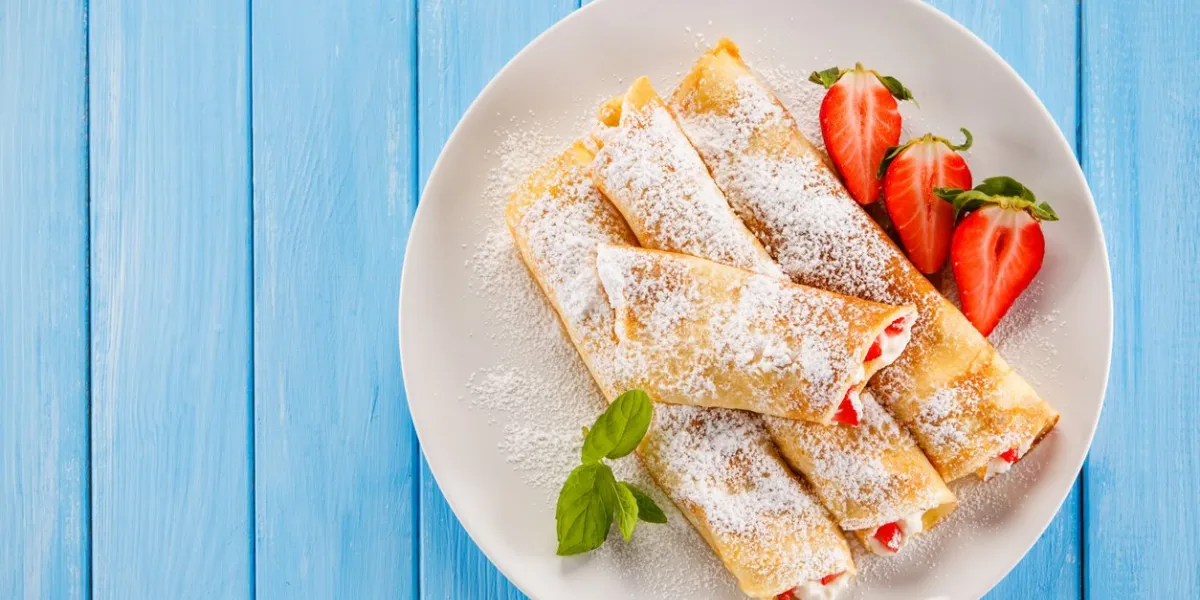 pancakes with cream and fruits