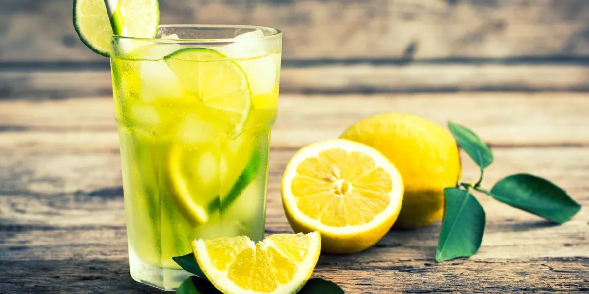 limonade froide avec de la glace