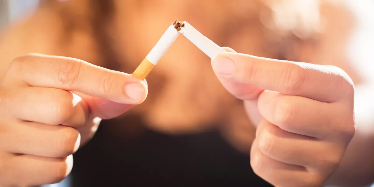 focus hand, women quit smoking for good health of oneself