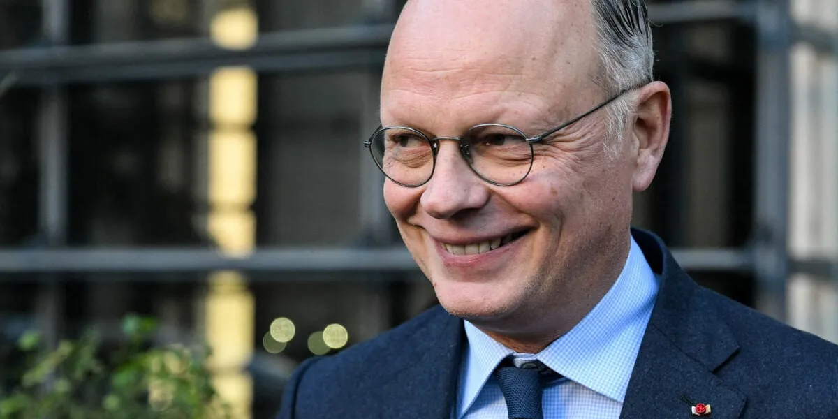 eric lombard reçoit les partis politiques et les groupes parlementaires - paris