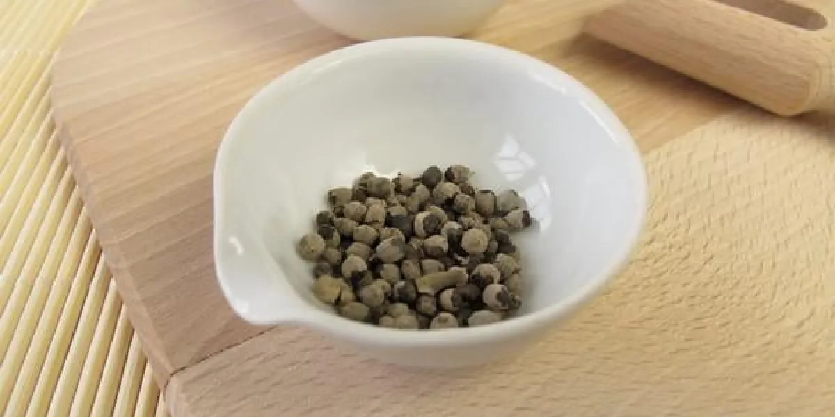 mnchspfeffer, des agneaux et des fruits purs