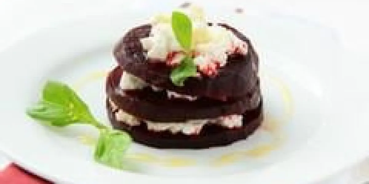 apéritif salade de betteraves et fromage de chèvre au basilic