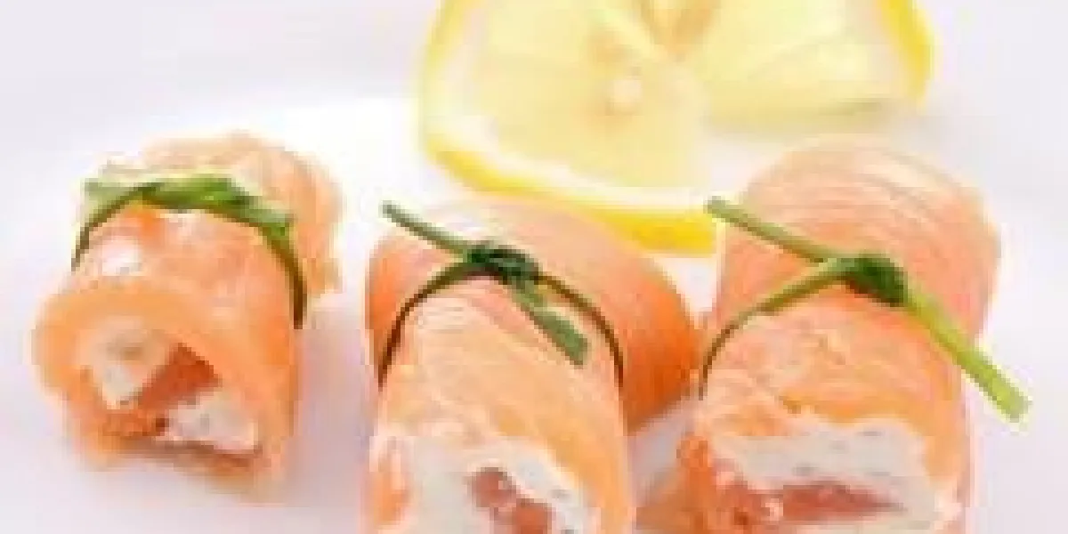 apéritif, bouchée de saumon fumé et fromage frais