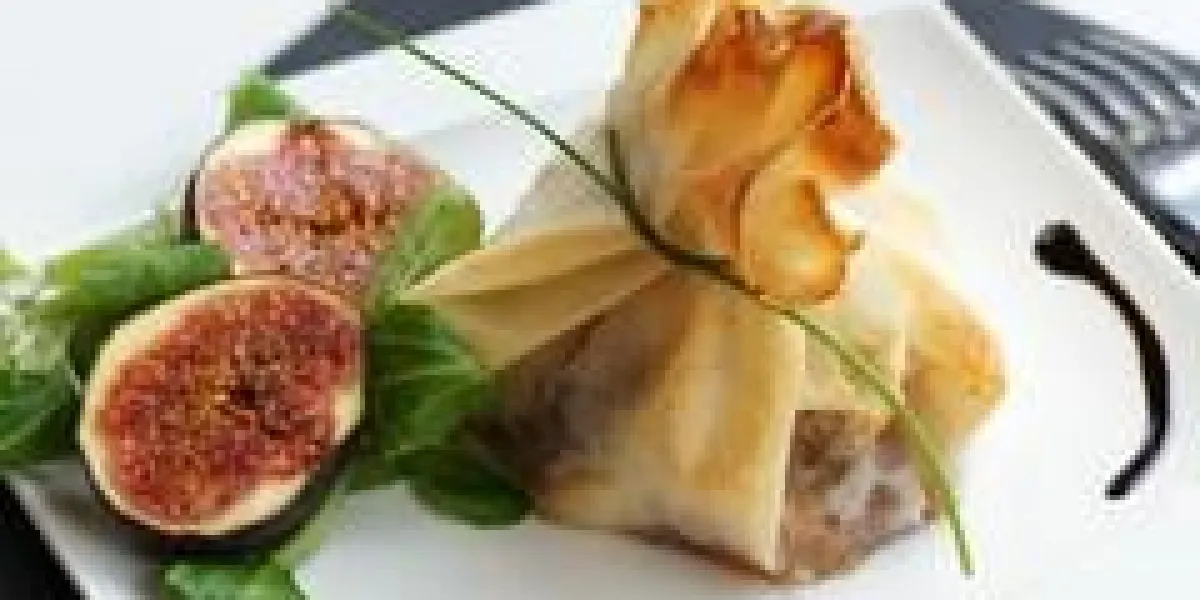 aumônière de figue pommes et chèvre chaud