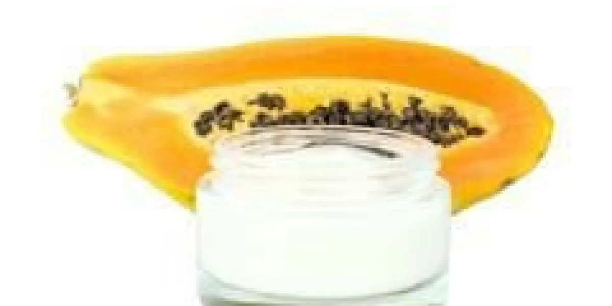 crème pour le visage de papaye isolé sur blanc